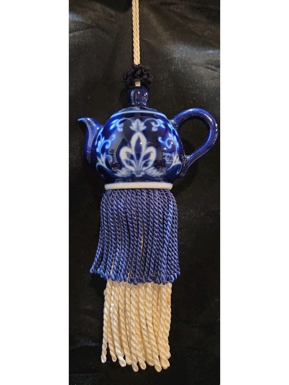 Vintage Chinese blue and white porcelain teapot tassel ornament